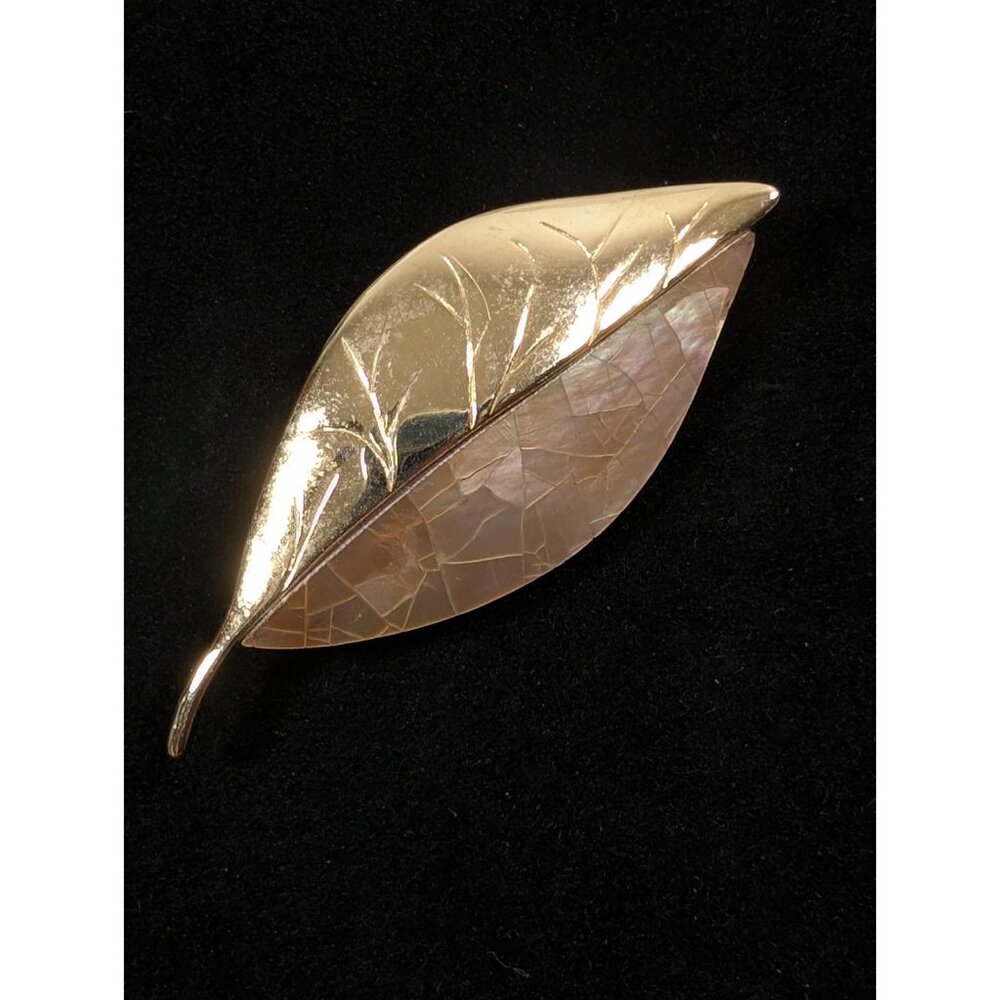 Liz Claiborne Gold Tone Leaf Shell Mosaic Pin Brooch